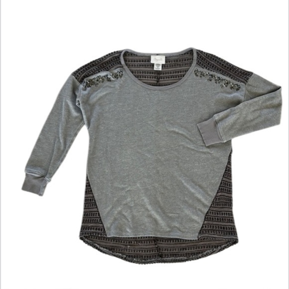 Shyanne size medium knitted long sleeve shirt